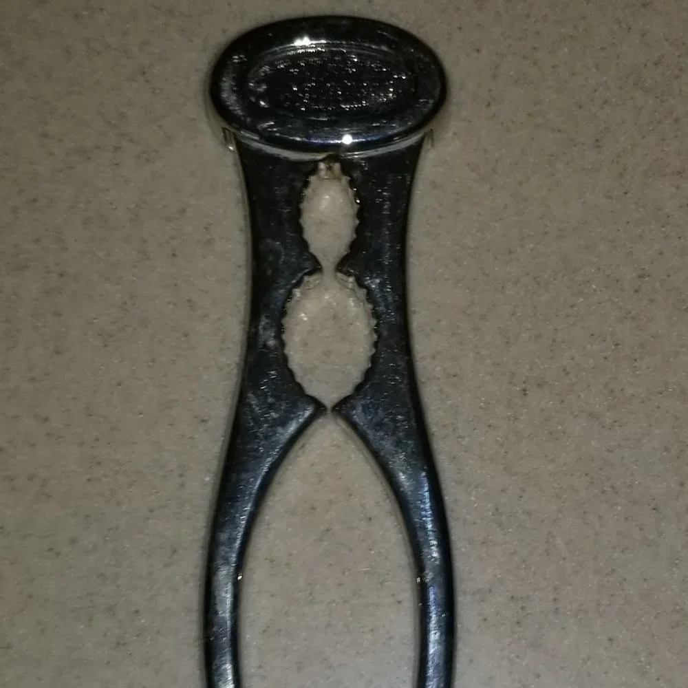 VERY RARE VINTAGE GUCCI ITALY SILVER COLOR NUTCRACKER NUT OPENER BAR ACCESSORY